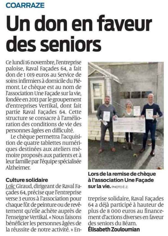 Remise d'un chèque à l'association Une Façade sur la vie pour les seniors.