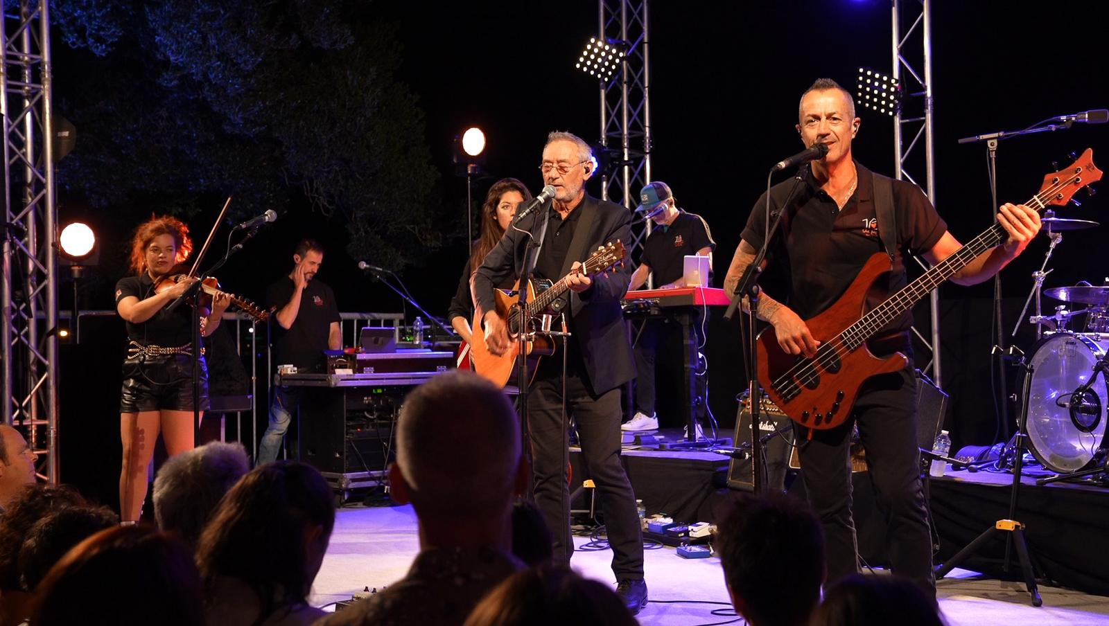 Concert de l'association Vertikal, avec des travaux citoyens en scène.